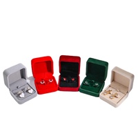 Boîte à boucles d'oreilles en velours de qualité supérieure, carrée, souple, pour bijoux, cadeau, demande en mariage, mariage, emballage de présentation multicolore pour boutique
