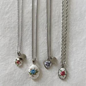 Collana con Ciondolo Smaltato Placcato Oro a Forma di Fiore d'Amore con Perla, Charm <span class=keywords><strong>per</strong></span> <span class=keywords><strong>Lei</strong></span> - Product Image 4