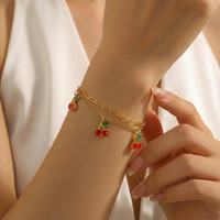 Bracelet en acier inoxydable plaqué or 18 carats anti-ternissement pour femmes, bracelet à breloques en émail coloré en forme de cerise, bijoux de luxe doux