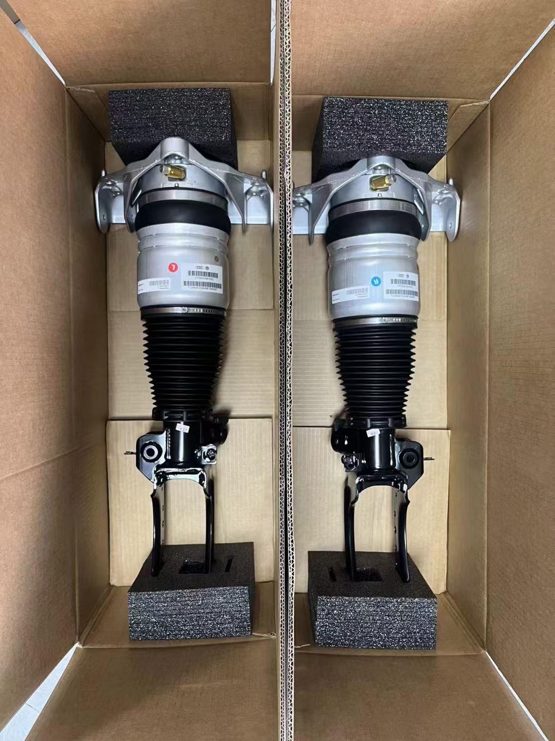 Top Quality Rear Left and Right Air Shock Absorber for Pardo J120