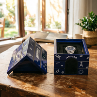 Boîte à montre en bois brillant en forme de maison avec intérieur en mousse noire, personnalisation spéciale du logo, idéale pour l'emballage cadeau de montres de luxe