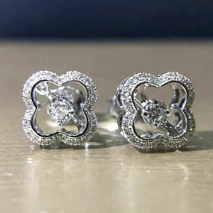 Orecchini a Quadrifoglio per Donne, Eleganti Gioielli Minimalisti in Stile Coreano con Cristalli Incastonati, per Uso Quotidiano - Product Image 1