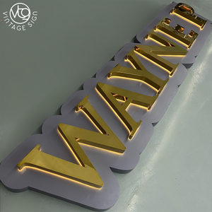 Lettres LED rétroéclairées personnalisées en or miroir avec base nuage grise pour signalétique d'entreprise de luxe - Product Image 1