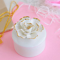 Pot de rangement en céramique décoratif en forme de cœur, ornements de table, bougies, boîte à bijoux avec couvercle à motif floral pour cadeaux de mariage