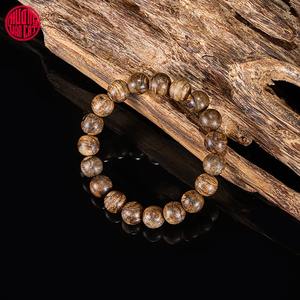 Pulsera de cuentas redondas de madera de agar natural de Malasia de 10 mm, madera envejecida rica en aceite, joyería artesanal premium y fragante - Product Image 1