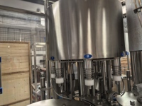 Machine de remplissage d'eau en bouteille, machine de remplissage de bouteilles PET pour eau minérale, machine de remplissage, de bouchage et d'étiquetage de bouteilles d'eau