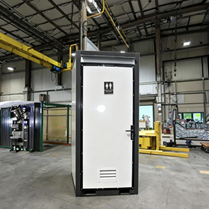 Les toilettes portatives et mobiles de conteneur sont fortement appropriées pour l'usage aux chantiers de construction et dans des secteurs suburbains extérieurs. - Product Image 1