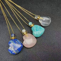 Collier diffuseur d'huiles essentielles et flacon de parfum tendance en laiton plaqué or avec pendentif en améthyste et pierres précieuses naturelles