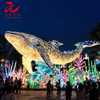 Sculpture géante de baleine illuminée, lanterne océanique personnalisée pour l'aménagement paysager des parcs à thème