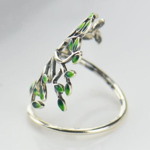 Anello con ramo di foglie verdi in stile coreano, smaltato a mano, regolabile, aperto, elegante, gioiello da donna, idea regalo. - Product Image 2