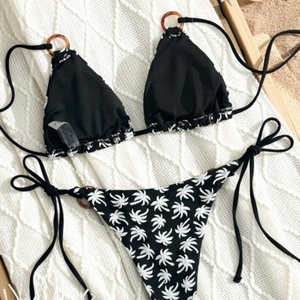 ชุดว่ายน้ำบิกินี่แบบสองชิ้นทรงสามเหลี่ยมแบบผูกคอ ผ้าเมทัลลิกเงางาม ดีไซน์หรูหรา พร้อมฟองน้ำเสริมทรงแบบไมโคร  สายรัดรูปตัววี - Product Image 5