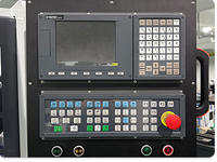 Machine de fraisage CNC de petite taille entièrement fermée 6090, machine de fraisage CNC de métal entièrement automatique avec fonction de changement d'outil automatique