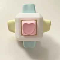 Porte-clés carré personnalisé en PVC avec design cœur émotionnel, lumière LED, testeur de commutateur tactile et jouet anti-stress