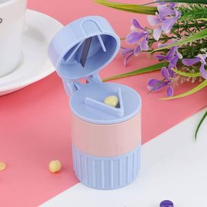 เครื่องบดเม็ดยาพร้อมที่ตัดยา เครื่องบดผงยา ตัวแบ่งยาเม็ด 4 in 1 กล่องใส่ยา - Product Image 2