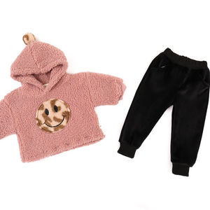 Pantalones Cálidos de Invierno para Niña al por Mayor, Conjunto de Sudadera con Capucha y Cara Sonriente de Sherpa, de Proveedor Chino - Product Image 1