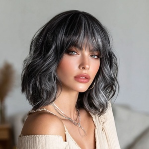 Perruque courte ondulée synthétique résistante à la chaleur, <span class=keywords><strong>dégradé</strong></span> gris-noir, <span class=keywords><strong>avec</strong></span> <span class=keywords><strong>frange</strong></span> et mèches, filet à <span class=keywords><strong>cheveux</strong></span> transparent rose SM553 - Product Image 6