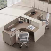 Cubicle de bureau modulaire en forme de L pour 2, 4 ou 6 personnes avec cloison en tissu et étagère centrale pour bureau