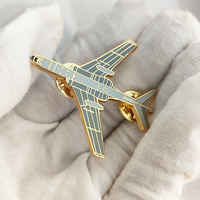 Alfileres de solapa esmaltados con forma de avión, regalos de aerolínea chapados en oro personalizados