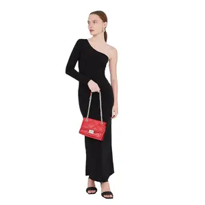 Màu đen cát vải đơn dài tay áo Đầm màu đen cát vải đơn dài tay áo backless maxi chiều dài phong cách