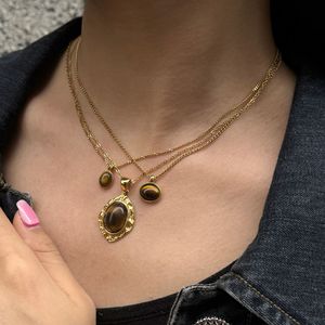 สร้อยคอจี้ลายตาเสือสำหรับฤดูใบไม้ร่วงและฤดูหนาว ทำจากสแตนเลสสตีล 18K ดีไซน์รูปทรงวงรีเรขาคณิต เหมาะสำหรับใส่ทุกวัน เครื่องประดับหรูหราแบบเรียบง่าย - Product Image 3