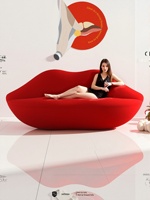Canapé en bois rouge à lèvres, style influenceur, design italien, avec housse amovible et lavable, idéal pour salons, salons de beauté et magasins de vêtements