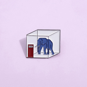 <span class=keywords><strong>Elefante</strong></span> nella piccola stanza spilla smaltata in lega di animali carino zaino distintivo accessori per abbigliamento e gioielli regalo amici Logo tema - Product Image 6