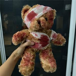 Muñeco de peluche de oso herido de <span class=keywords><strong>Crit</strong></span> sangriento oscuro, relleno de algodón de felpa PP Súper suave, accesorios de vendaje peludo para aliviar el estrés - Product Image 3
