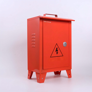 Caja de distribución de energía temporal a prueba de lluvia para exteriores con patas altas y asa para uso en sitios de construcción - Product Image 1