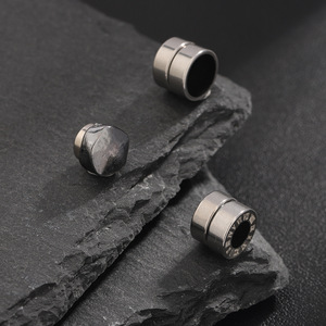 1 Par de Pendientes Magnéticos de Moda, Tipo Clip, Sin Perforación, con Imán Fuerte, Falsos Pendientes de Piercing, Joyería para Mujer y Hombre - Product Image 1