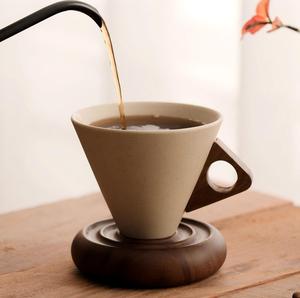 Tasse à café <span class=keywords><strong>en</strong></span> céramique rétro, ensemble de tasses à café créatives <span class=keywords><strong>en</strong></span> forme de cône, élégante petite tasse à thé <span class=keywords><strong>en</strong></span> <span class=keywords><strong>bois</strong></span> avec poignée <span class=keywords><strong>en</strong></span> <span class=keywords><strong>bois</strong></span> massif et sous-verre - Product Image 1