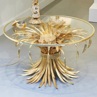 Table basse de luxe moderne en acier inoxydable et verre, avec décoration artisanale en laiton motif épi de blé, pour hall d'hôtel