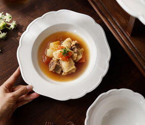 Juego de Vajilla de Cerámica con Borde de Pétalos Blancos Personalizable al por Mayor, Platos y Tazones de Porcelana Fina Estilo Francés para Catering - Product Image 5