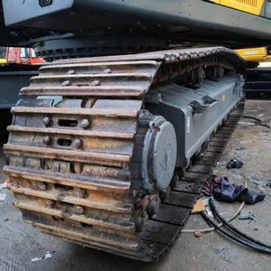 Excavateur Volvo 480 d'occasion avec peinture originale 48 tonnes, moteur à faible durée de fonctionnement et composants de la pompe inclus à la vente - Product Image 6