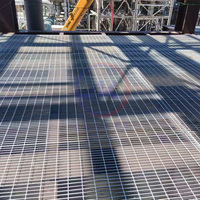 Plateforme de passage en grille de barres dentelées en acier galvanisé robuste et durable G325/30/76, résistante à l'eau et au feu