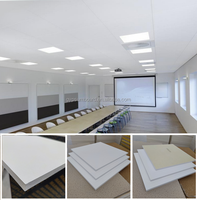 Panneau de plafond moderne en PVC perforé avec fibre de verre, imperméable, ignifuge CLASSE A et installation de grille de plafond