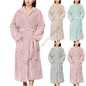 Albornoz de felpa de color personalizado para mujer para la industria de la hostelería y el suministro de resort Albornoz de manga larga para mujer con capucha y bolsillos - Product Image 6