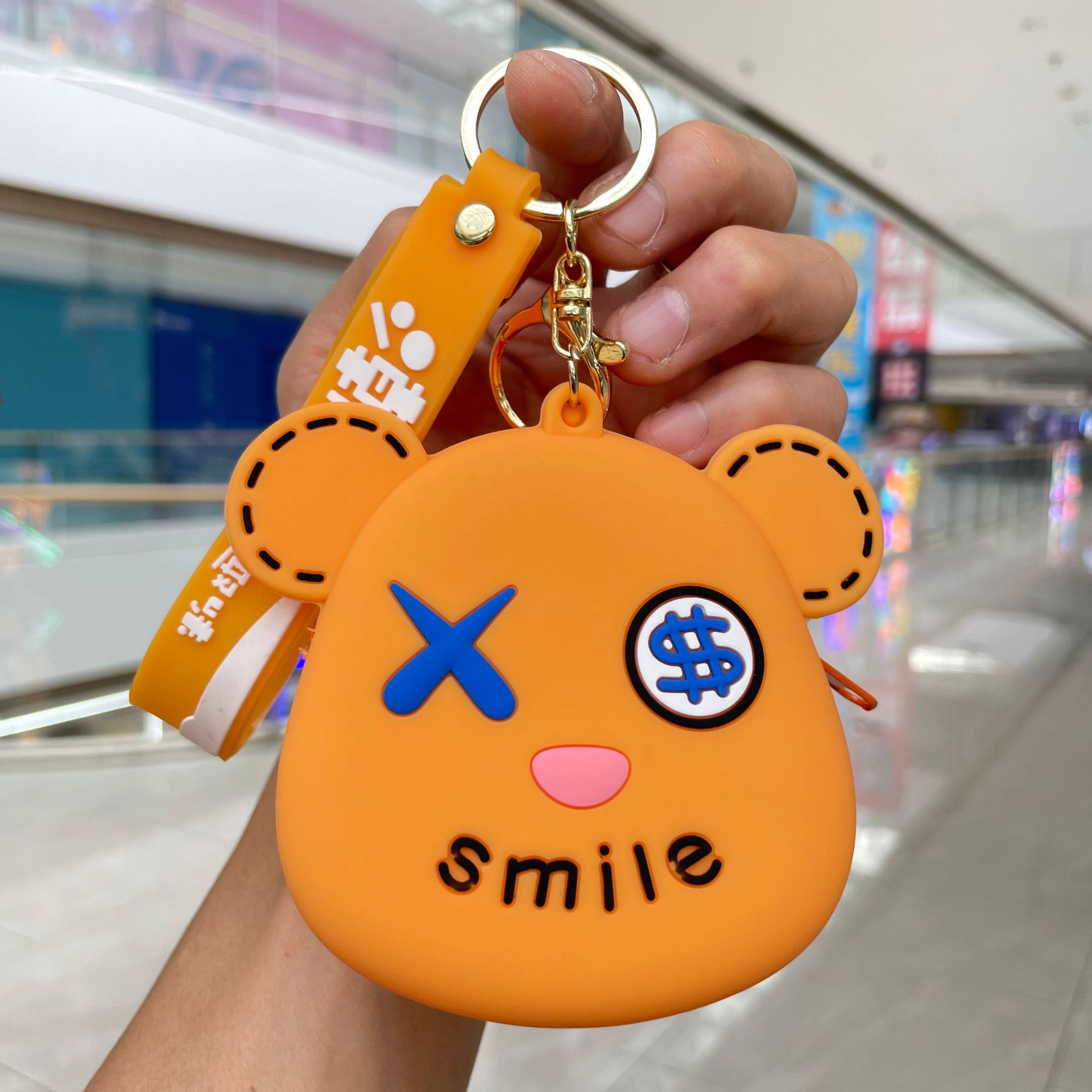 Giallo orso violento