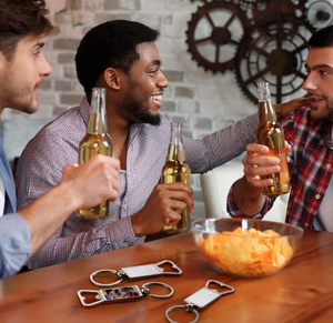 Combo de Llavero Abridor de Botellas Personalizado y Camiseta para Recuerdos de Eventos - Product Image 2