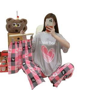 Nuovo Design a tre pezzi grazioso <span class=keywords><strong>pigiama</strong></span> stampato a <span class=keywords><strong>maniche</strong></span> <span class=keywords><strong>corte</strong></span> Set abbigliamento da notte in cotone latte <span class=keywords><strong>pantaloni</strong></span> <span class=keywords><strong>lunghi</strong></span> e pantaloncini - Product Image 1