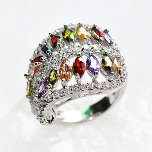 Anello di Lusso con Zirconi Colorati a Forma di Marquise per Donne, Elegante Gioiello da Dito alla Moda - Product Image 1
