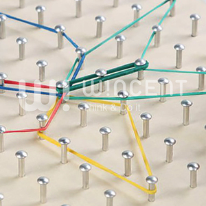 Geoboard <span class=keywords><strong>de</strong></span> Madera, Juguete Educativo Montessori con Bandas Elásticas para Formas Geométricas, Patrones y Desarrollo <span class=keywords><strong>de</strong></span> Habilidades Motoras Finas para Preescolar - Product Image 2