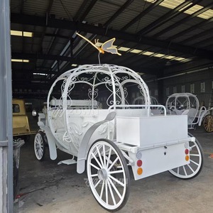 Carrosse électrique blanc en forme de citrouille avec décorations de papillons pour séances photo de mariage et défilés scéniques - Product Image 4