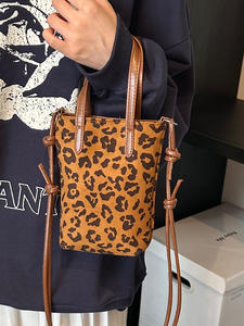 Sac à bandoulière pour téléphone portable de petite taille, de qualité supérieure, pour femmes, automne-hiver, mode polyvalente, sac fourre-tout rétro mat - Product Image 6