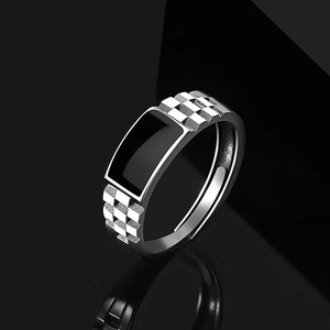 Anello Minimalista da <span class=keywords><strong>Uomo</strong></span> con Motivo a Scacchi Geometrico in Smalto Nero, Vendita all'Ingrosso - Product Image 1