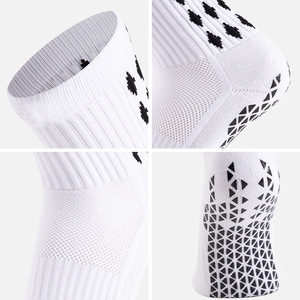 Calcetines Deportivos Antideslizantes Glacier para Hombre con Logo Personalizado en Colores Blanco y Negro de Nylon y Algodón para Fútbol - Product Image 3