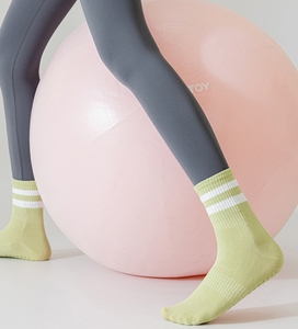 Nhà Máy Chất Lượng Cao Bông Phụ Nữ Hai Thanh Phi Hành Đoàn Không Trượt Vớ Yoga Chống Trượt Đồng Bằng Sọc Tùy Chỉnh Pilates Grip Vớ - Product Image 5