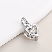 Collier pendentif en forme de cœur en cristal de glace, plaqué or, plaqué argent, plaqué rhodium, chaîne en laiton avec zircon, bijoux hip-hop