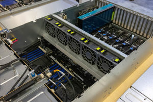 Servidor de Computación de IA de Alto Rendimiento ESC8000A-E11 con Ocho Tarjetas Gráficas 4090 PCIe 4.0, Montaje en Rack, en Stock - Product Image 5