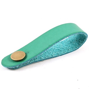 Etiquetas de cuero de PU con logotipo personalizado <span class=keywords><strong>para</strong></span> manualidades, etiquetas de cuero con remaches metálicos de color, hebillas de correa de <span class=keywords><strong>guitarra</strong></span> - Product Image 5