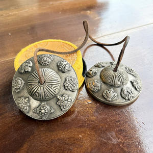 Címbalos Tingsha Decorativos con Sonido Agradable para Altar Doméstico y Uso Ceremonial - Product Image 1